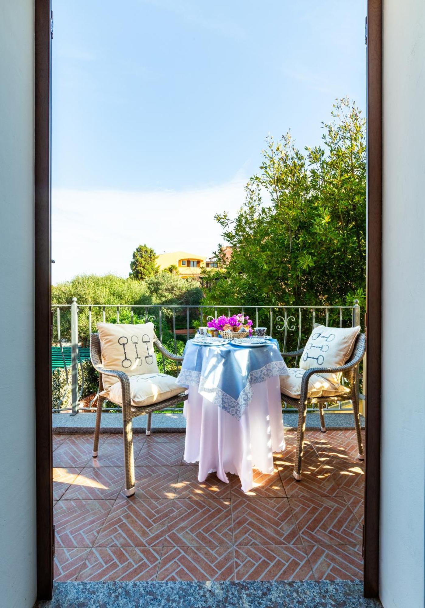 Le Maschere B&B Санта Тереза Галура Екстериор снимка